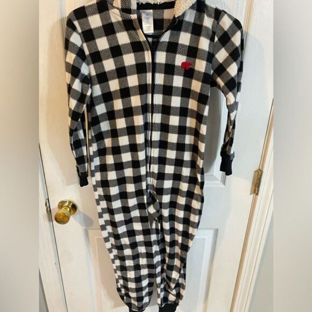 - Boy/ girl one‎ piece pajamas size 7/8